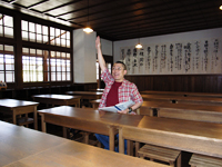 津和野の美術館内の昔の小学校での写真